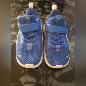 3 For 23$ Boys Puma Shoes